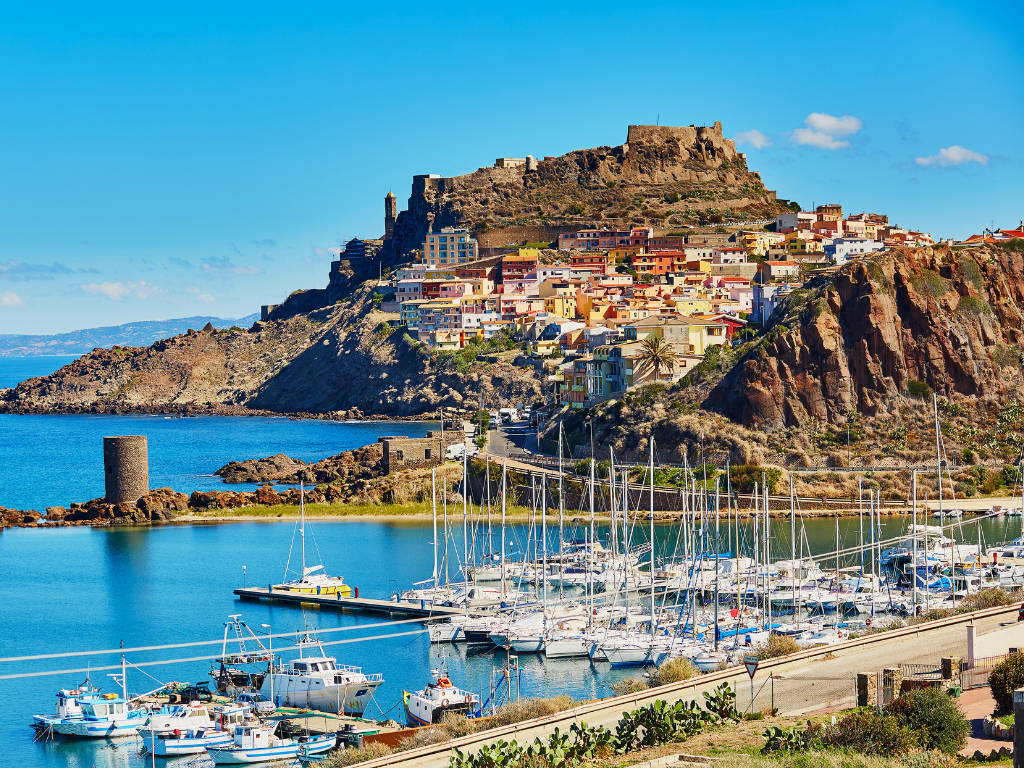 Borghi, spiagge nascoste e tradizioni pastorali della Sardegna